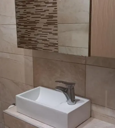 Apartament πολυτελεσ στουντιο φαληρο πλησιον ραδιο σιτυ Saloniki