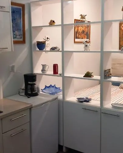 πολυτελεσ στουντιο φαληρο πλησιον ραδιο σιτυ Tessalónica