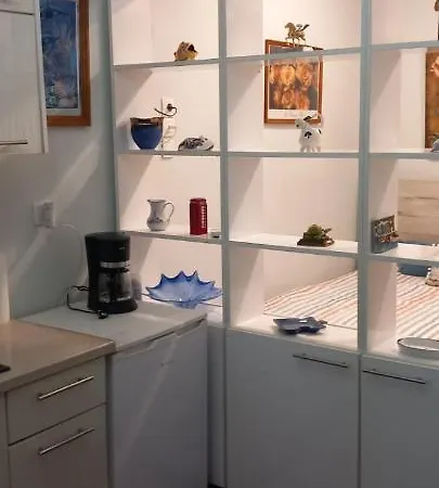 πολυτελεσ στουντιο φαληρο πλησιον ραδιο σιτυ Салоники